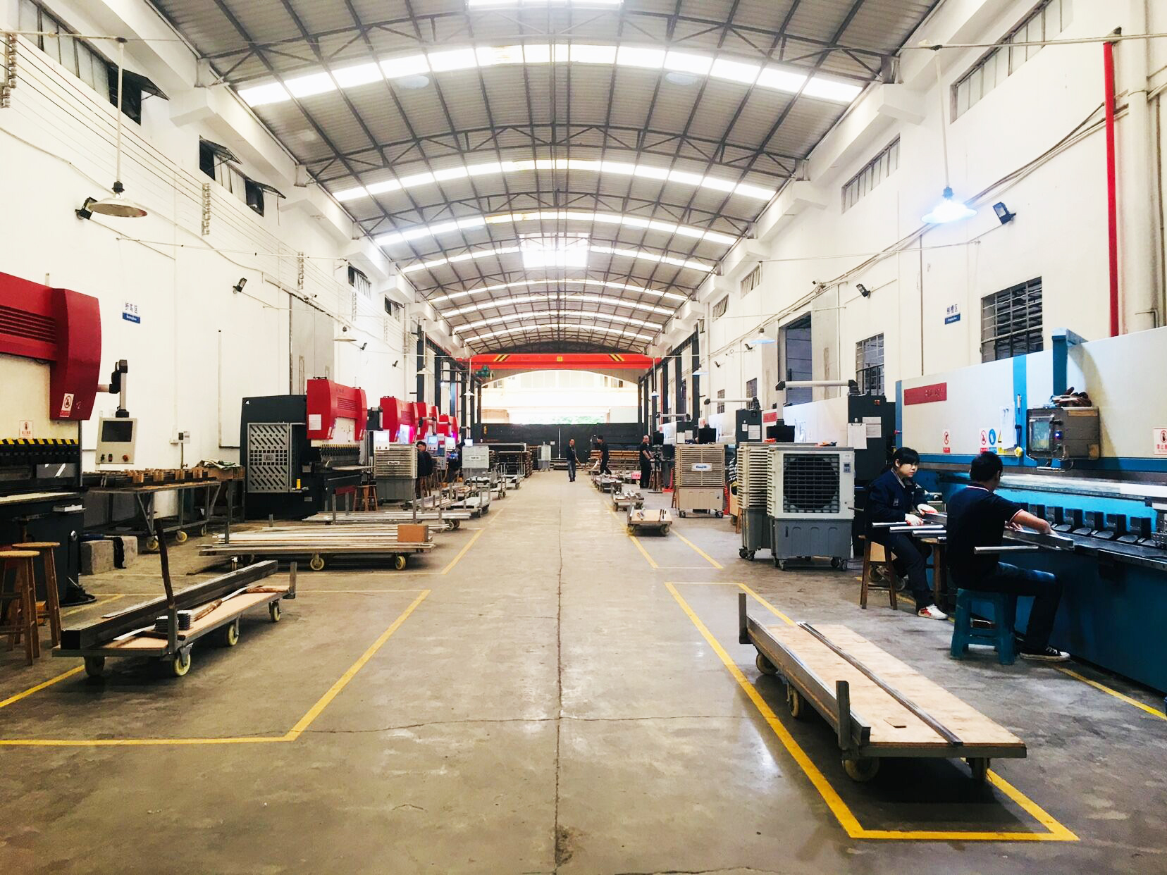 How Precision Machinery and Skilled Craftsmen Shape High-End Profiles